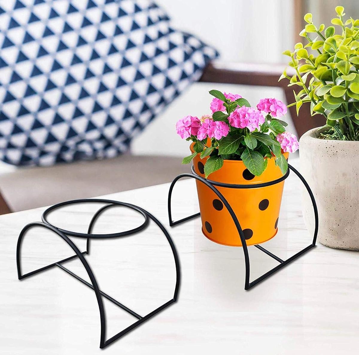 Planter stand holding a pot